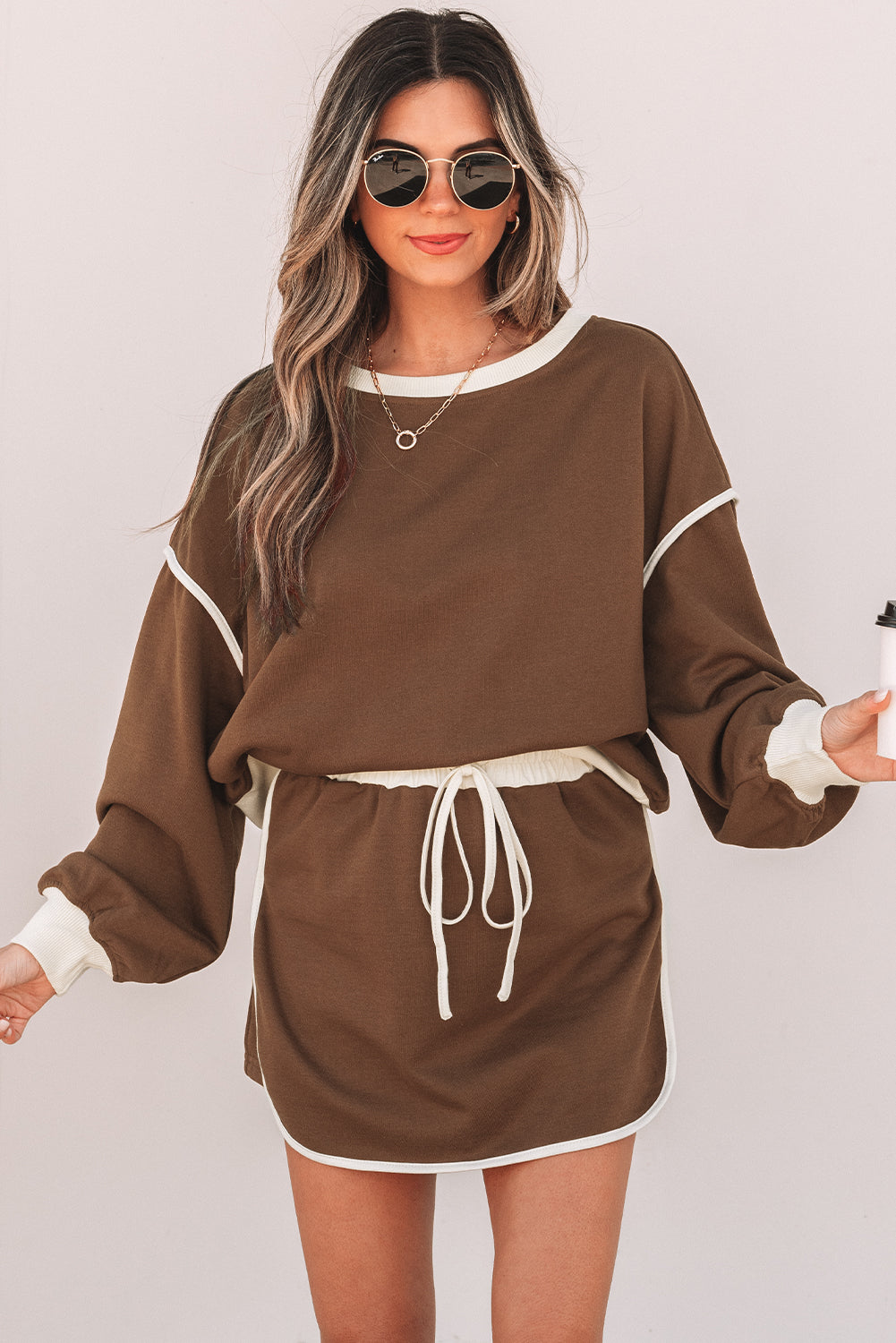 Evergreen Color Contrast Loose Pullover and Lace-up Waist Skort Set Two Piece Sets/Two Piece Dresses