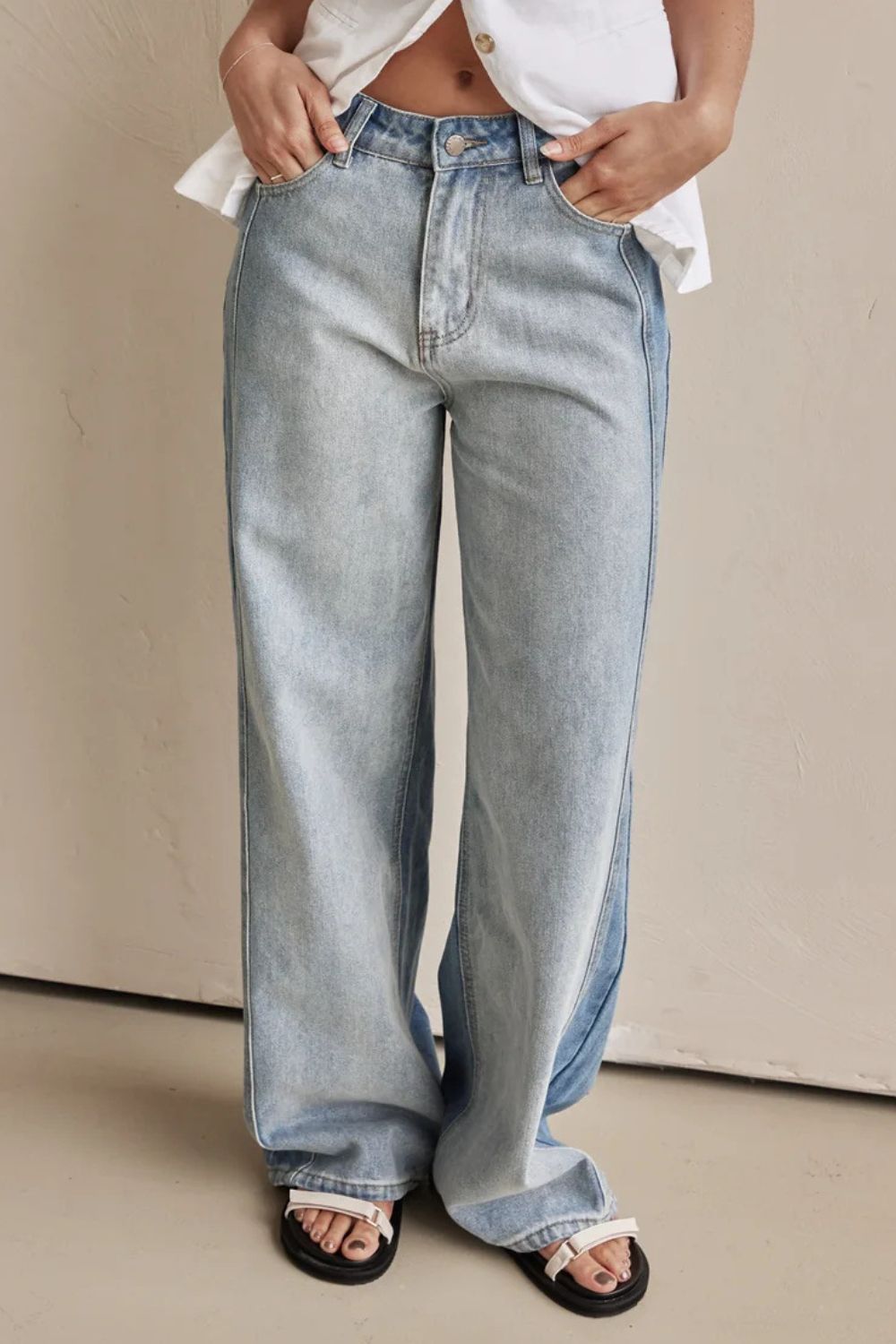 Contrast Straight Leg Jeans with Pockets 