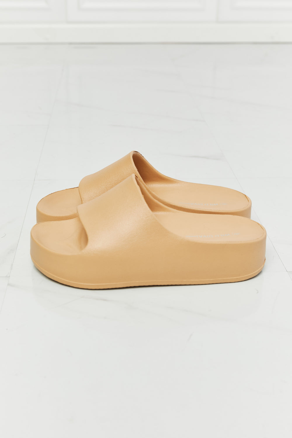 WILD DIVA Summer Feels Platform Slide 