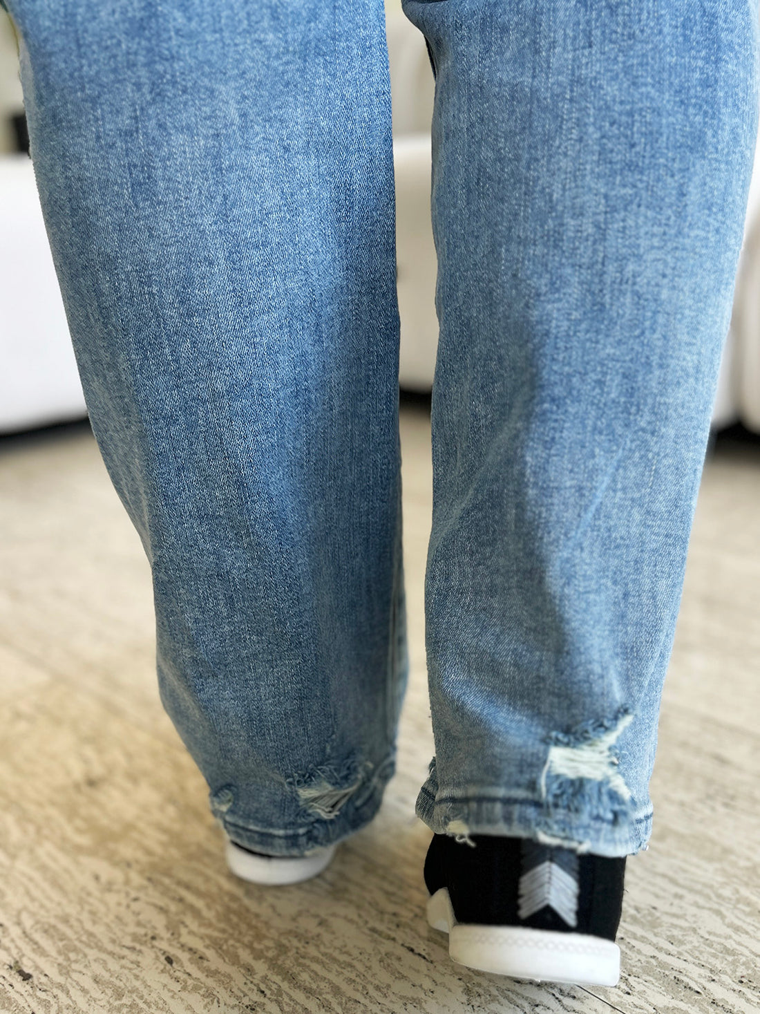 Judy Blue Full Size Mid Rise Distressed Straight Jeans 