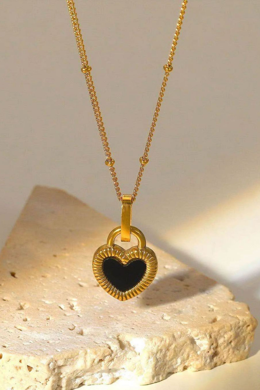 Contrast Heart Pendant Necklace 