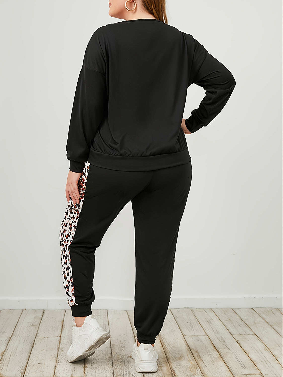 Plus Size Leopard Sweatshirt and Sweatpants Set 