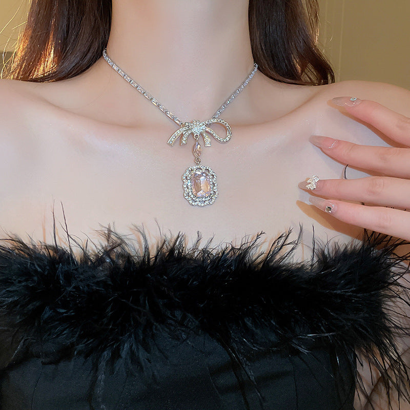 Alloy Crystal Geometric Pendant Necklace 