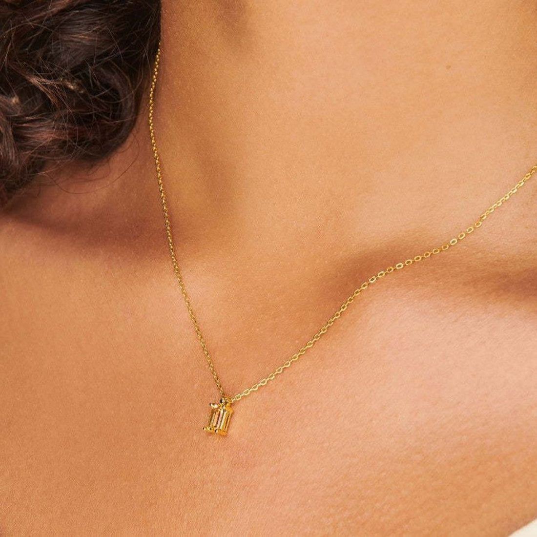 Titanium Steel Inlaid Zircon Pendant Necklace 