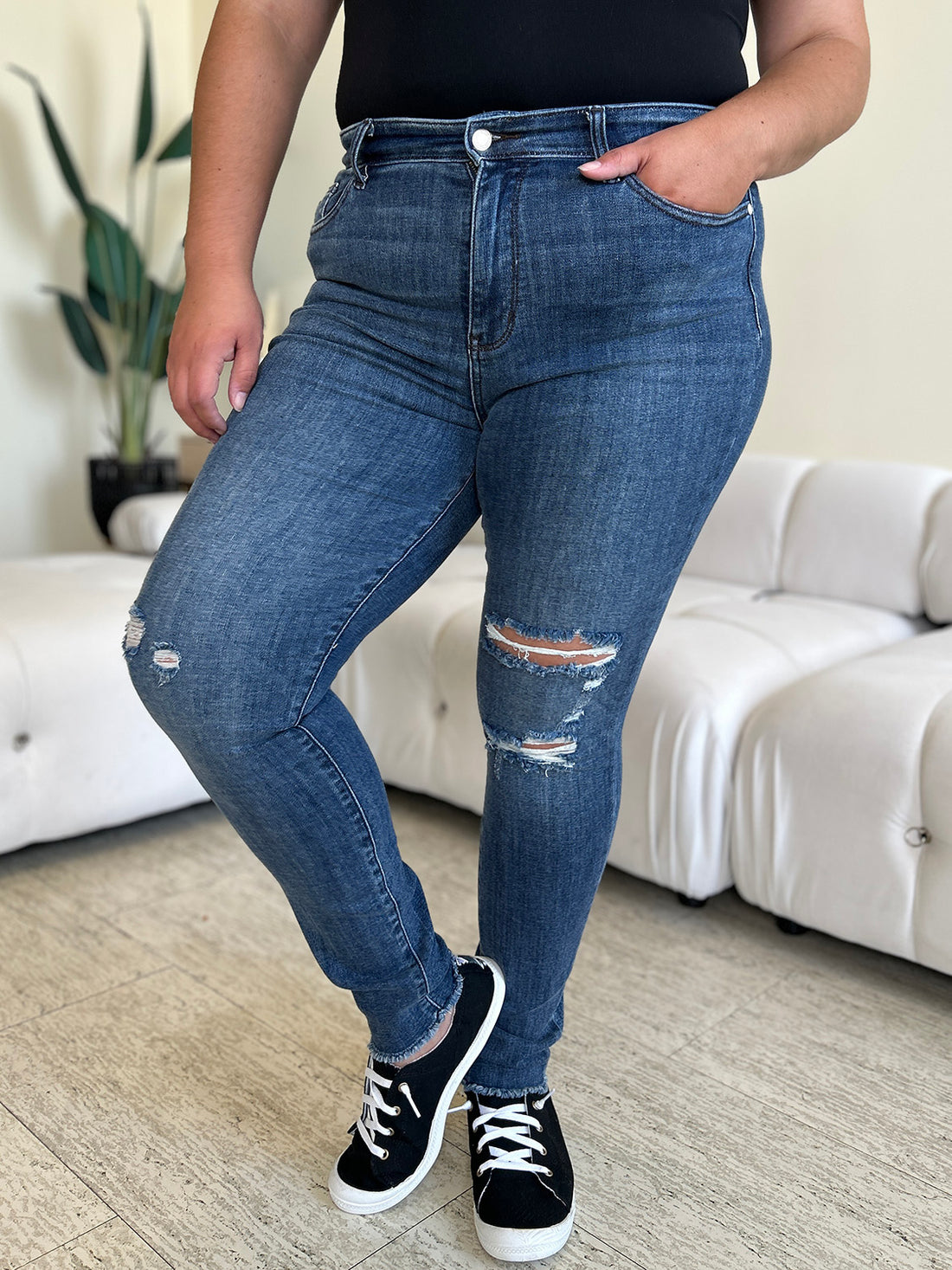 Judy Blue Full Size  High Waist Distressed Skinny Jeans 