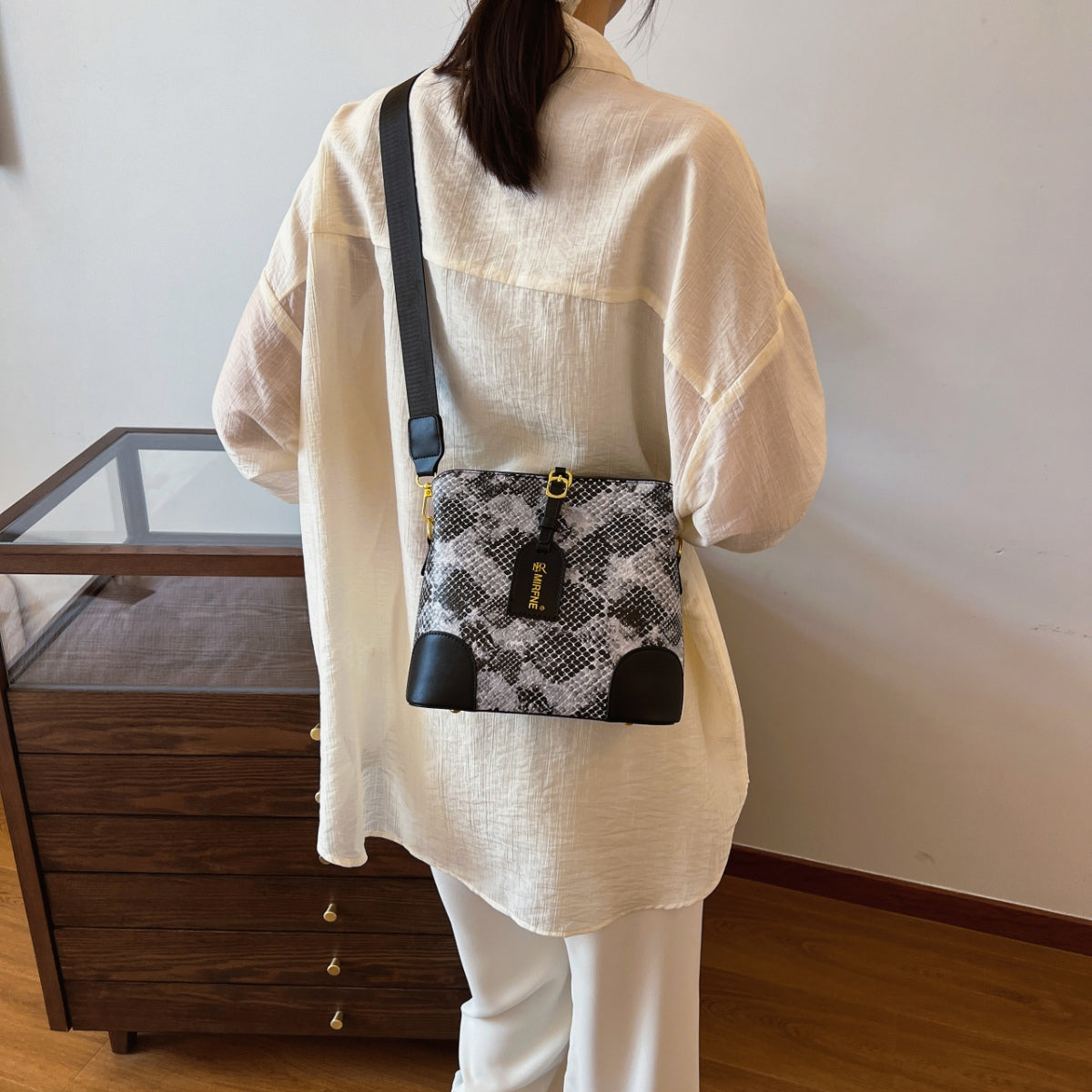 PU Leather Snakeskin Print Crossbody Bag 