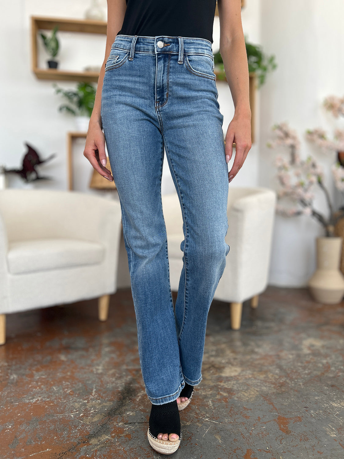 Judy Blue Full Size Mid-Rise Waist Straight Jeans 