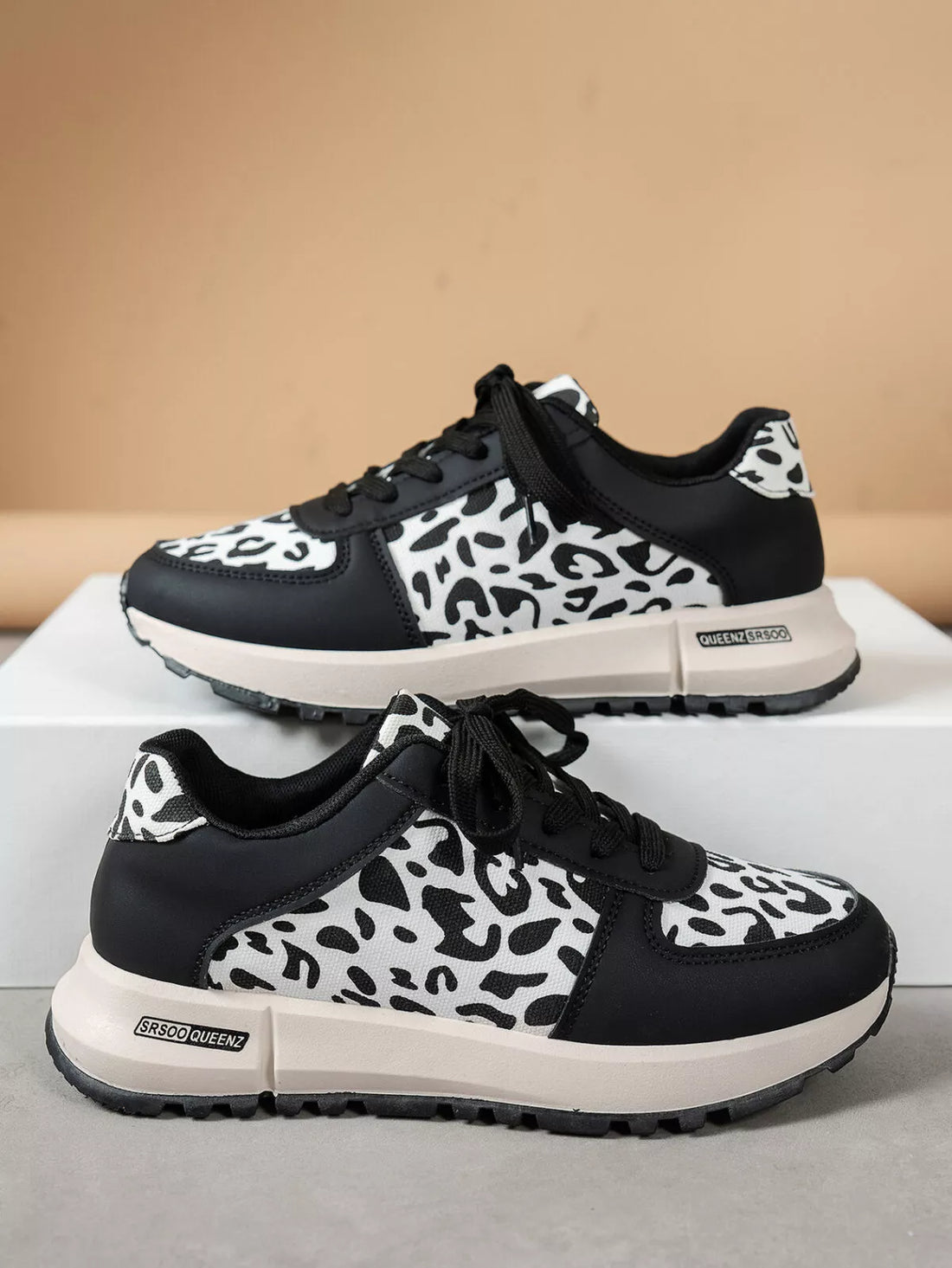 Round Toe Leopard Sneakers 