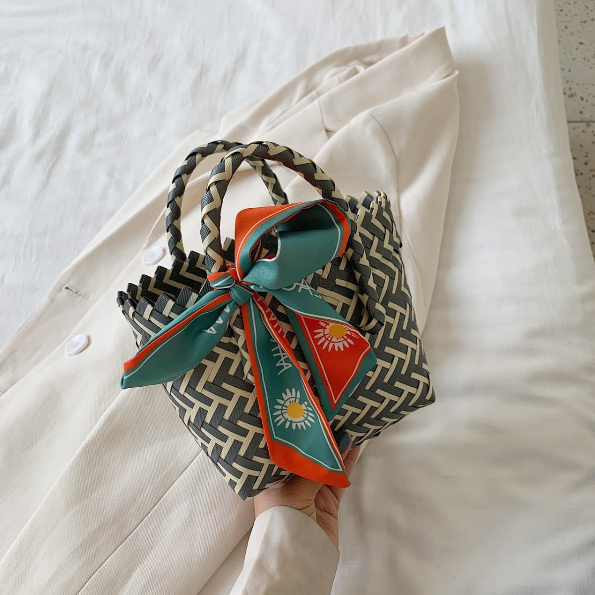 Contrast Woven Handbag with Ribbon 