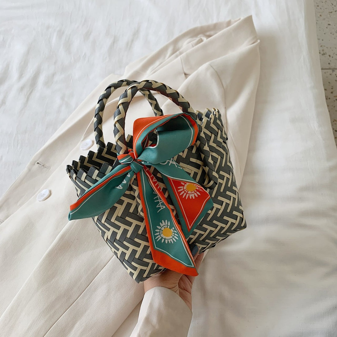 Contrast Woven Handbag with Ribbon 