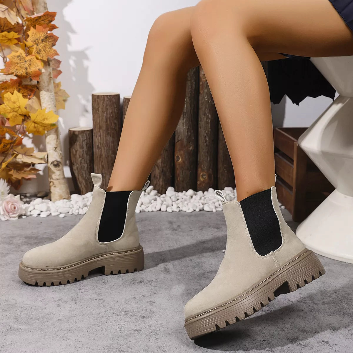 Round Toe Platform Boots 