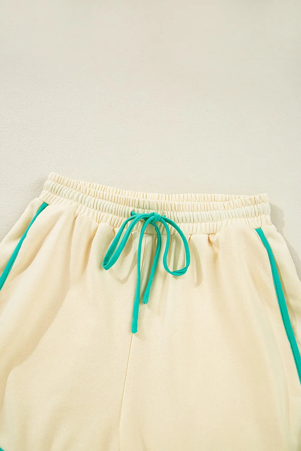 Contrast Round Neck Top and Shorts Set Two Piece Dresses