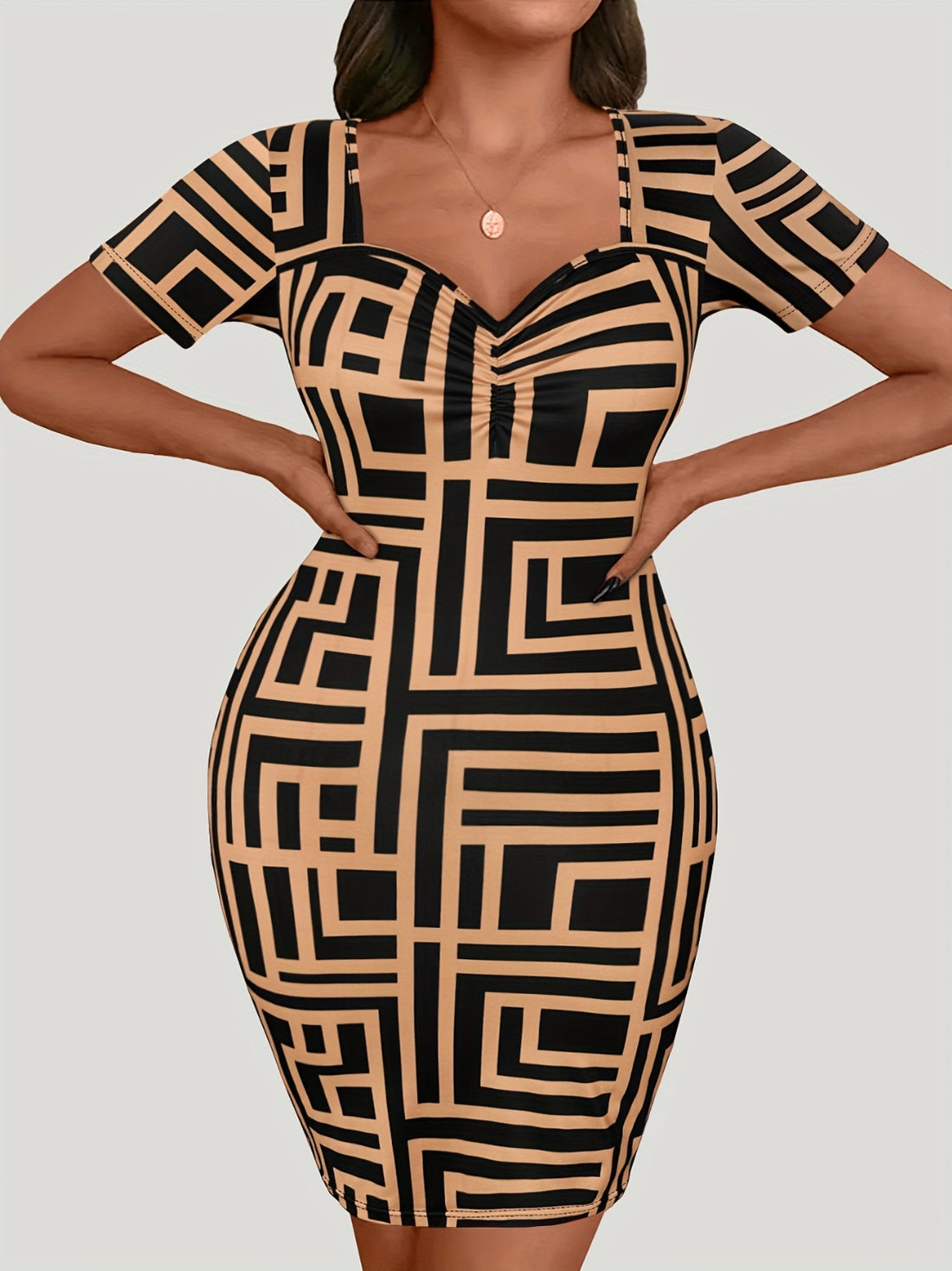 Plus Size Sweetheart Neck Short Sleeve Mini Dress 