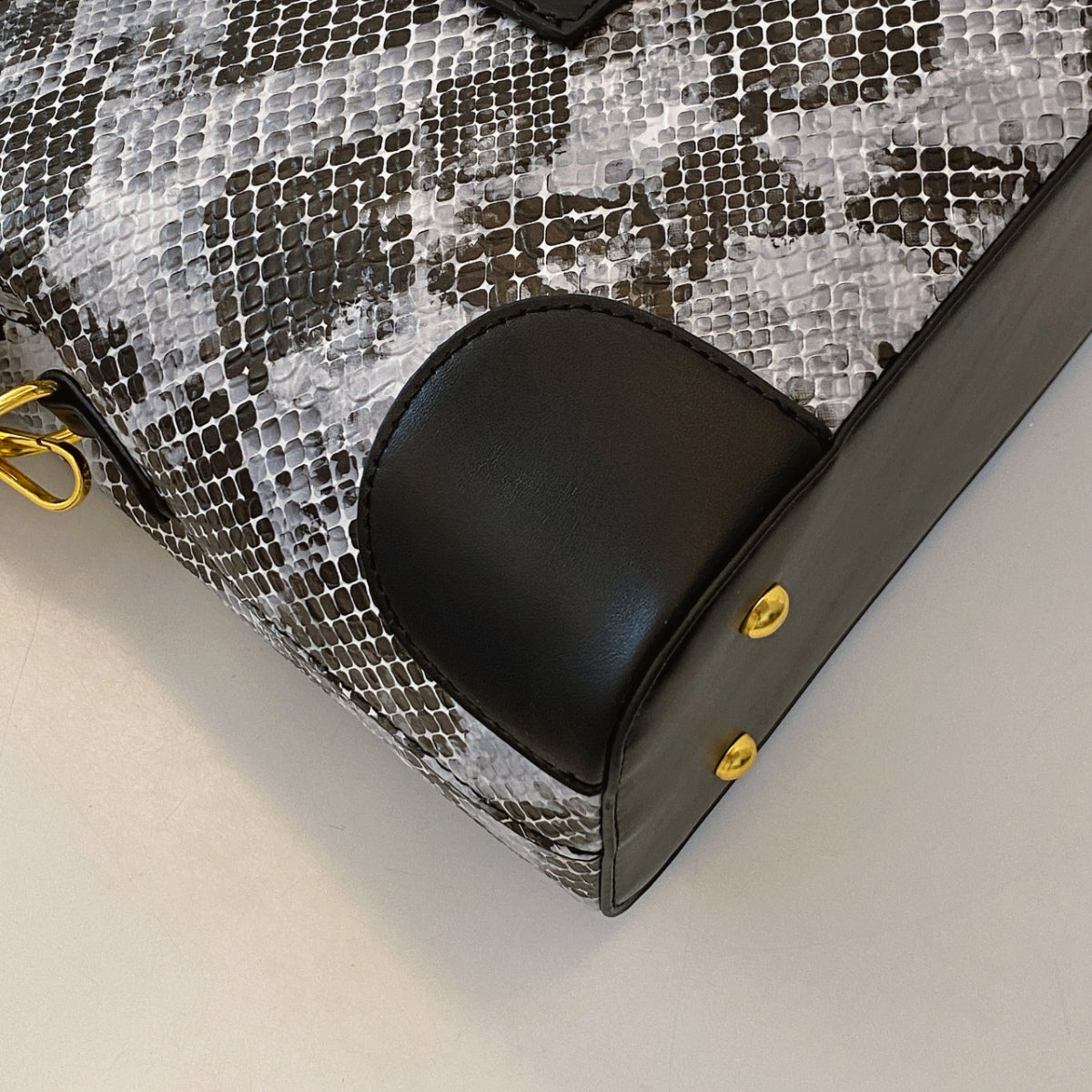 PU Leather Snakeskin Print Crossbody Bag 