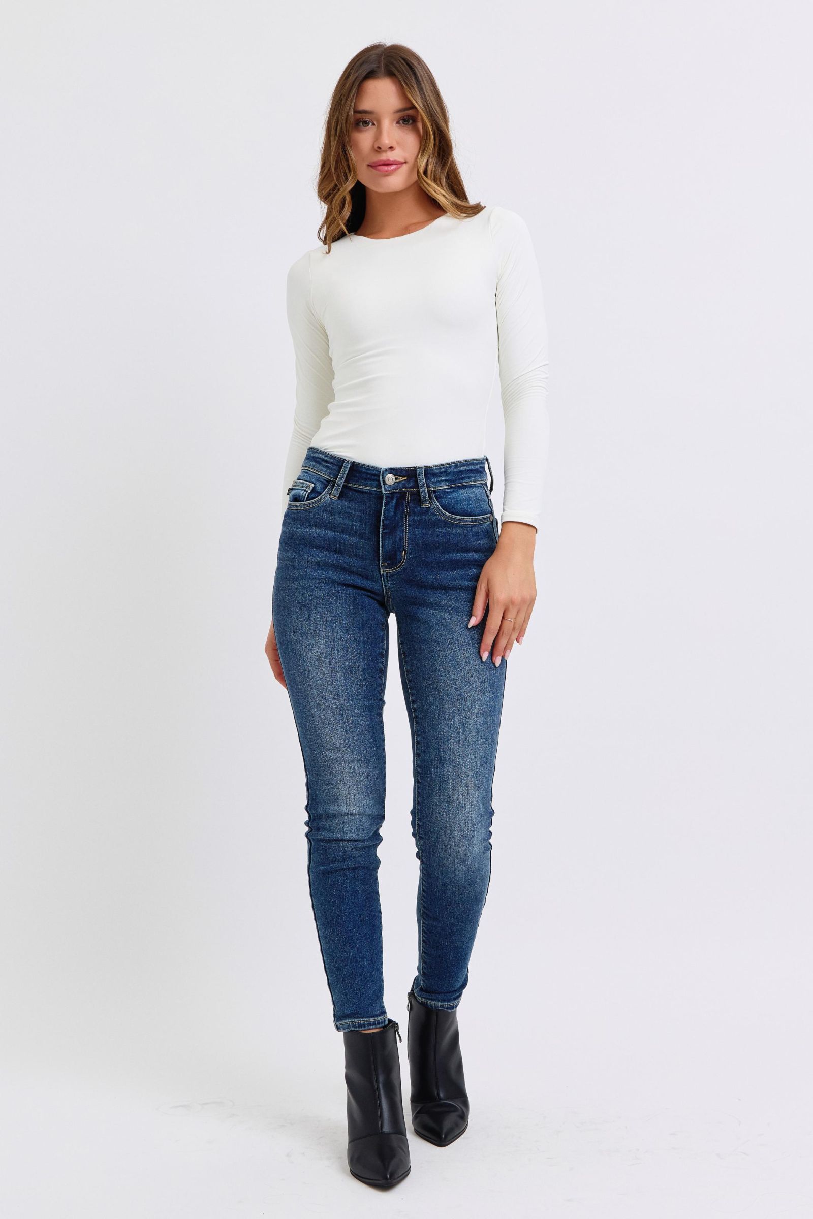 Judy Blue Full Size Mid-Rise Waist Skinny Jeans with Pockets Jeans