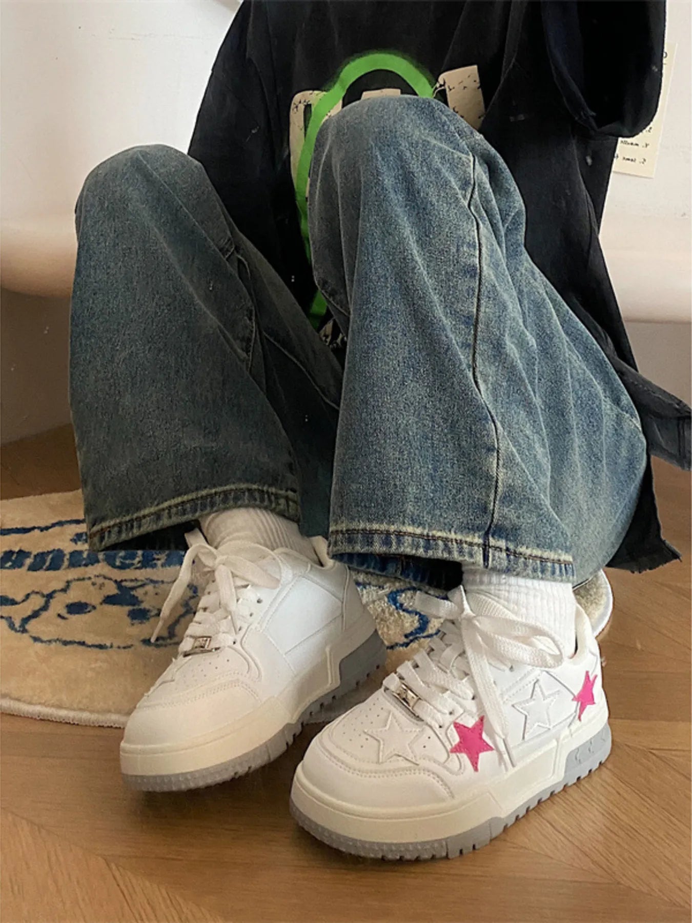 Star Pattern Lace Up Sneakers 