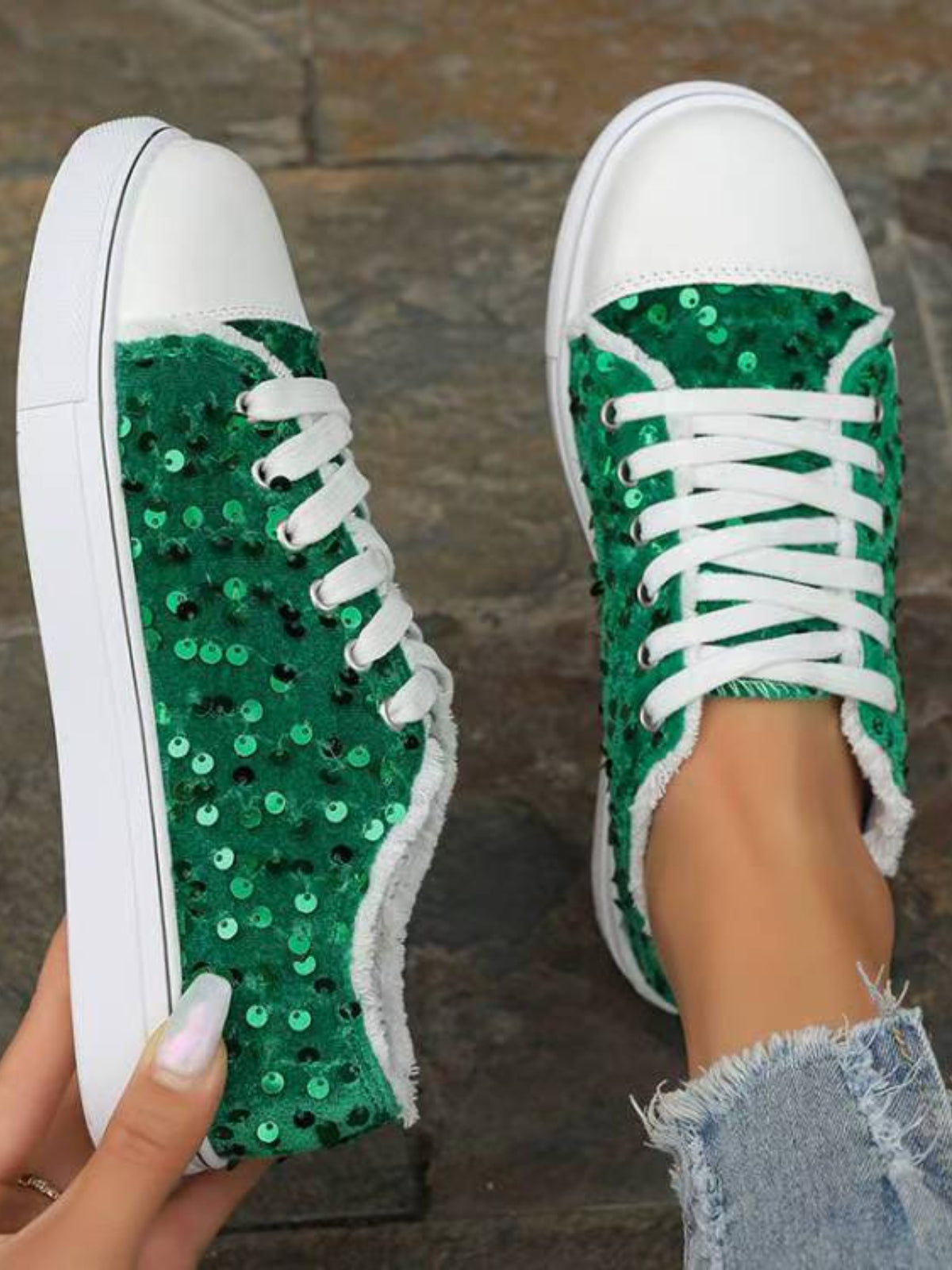 Sequin Round Toe Flat Sneakers 
