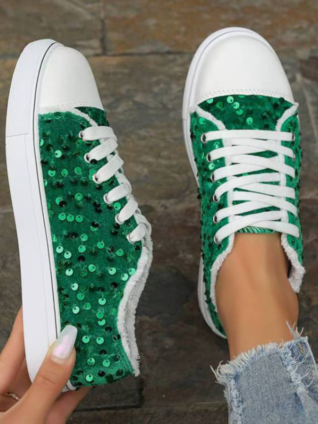 Sequin Round Toe Flat Sneakers 