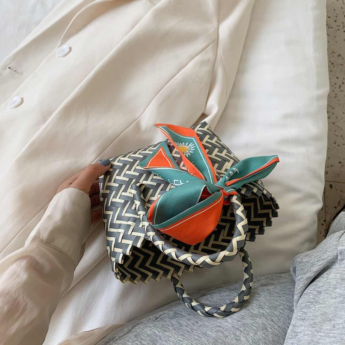 Contrast Woven Handbag with Ribbon 