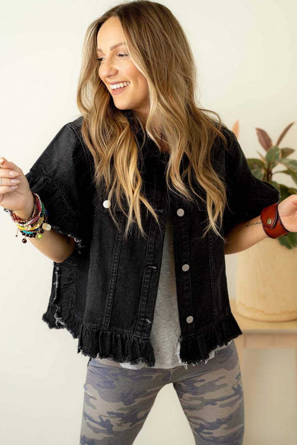 Black Raw Edge Ruffled Short Sleeve Denim Jacket Outerwear/Denim jackets