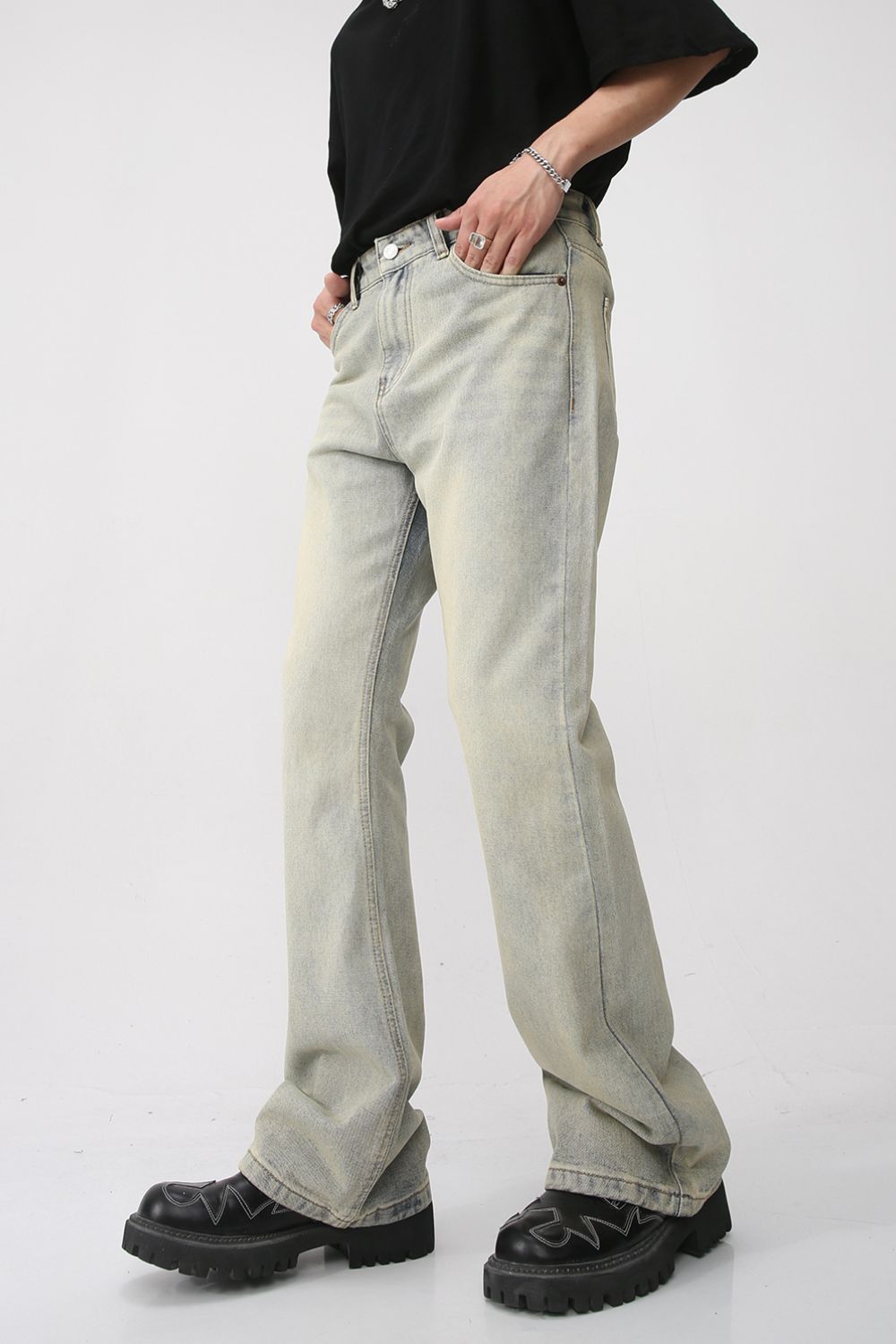 Mid Rise Jeans with Pockets 