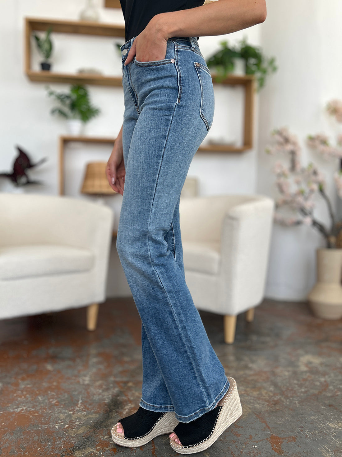 Judy Blue Full Size Mid-Rise Waist Straight Jeans 
