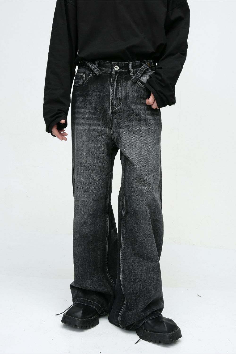 Wide Leg Jeans with Pockets 