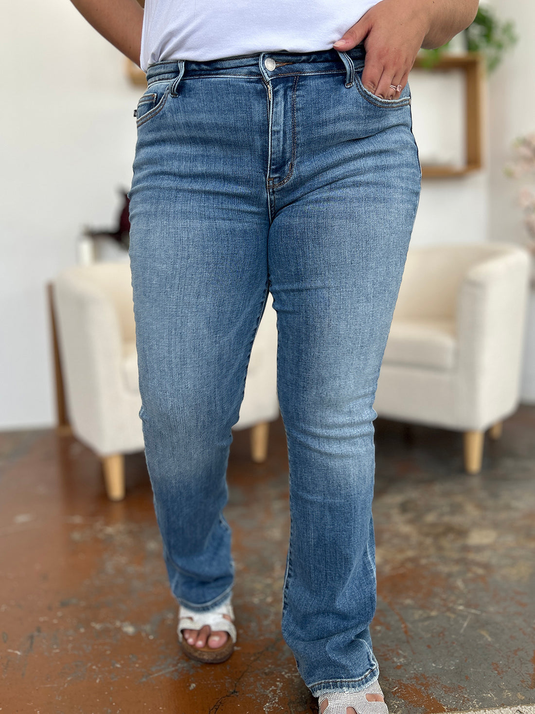Judy Blue Full Size Mid-Rise Waist Straight Jeans 