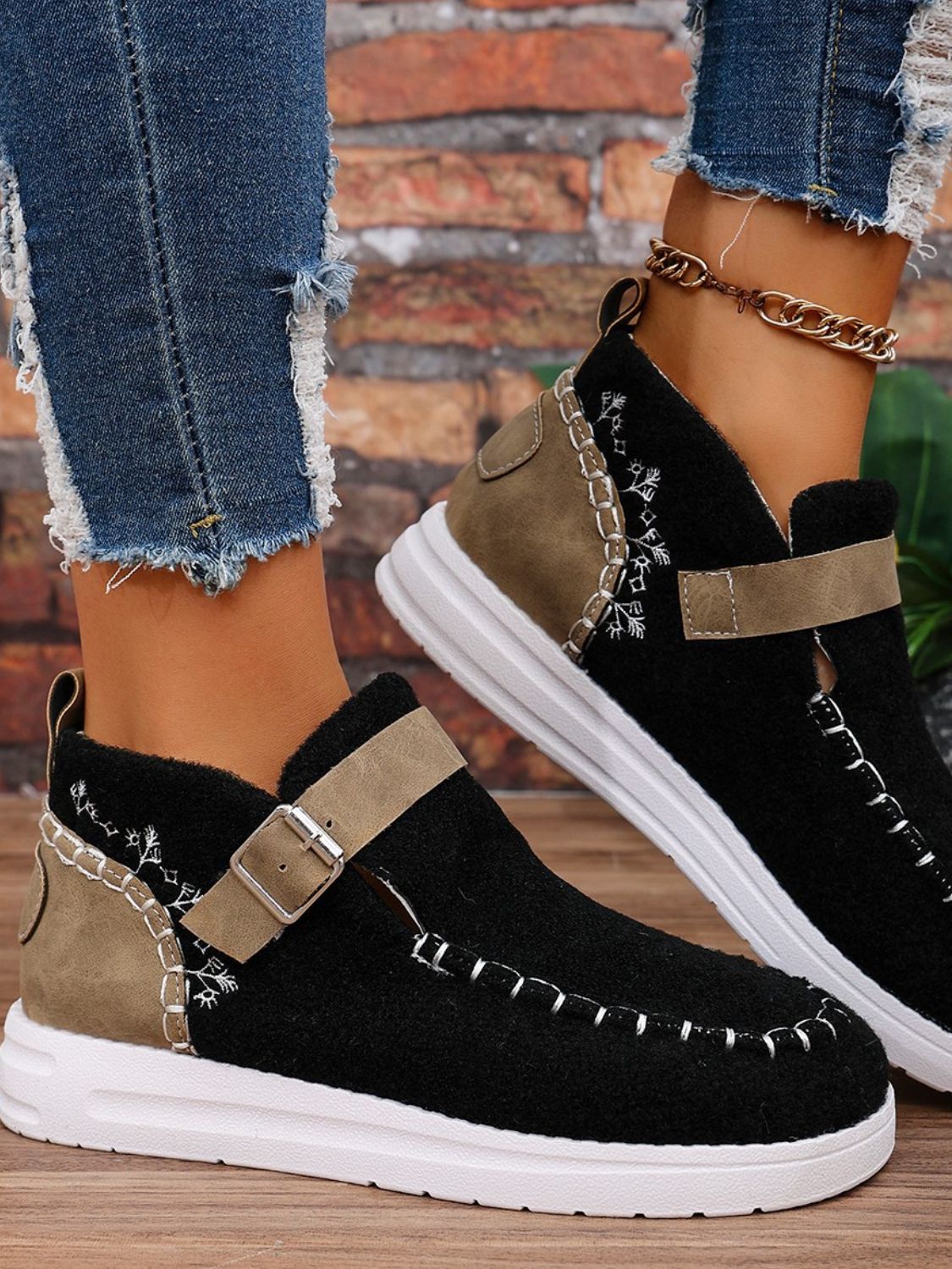 Contrast Round Toe Buckle Sneakers 