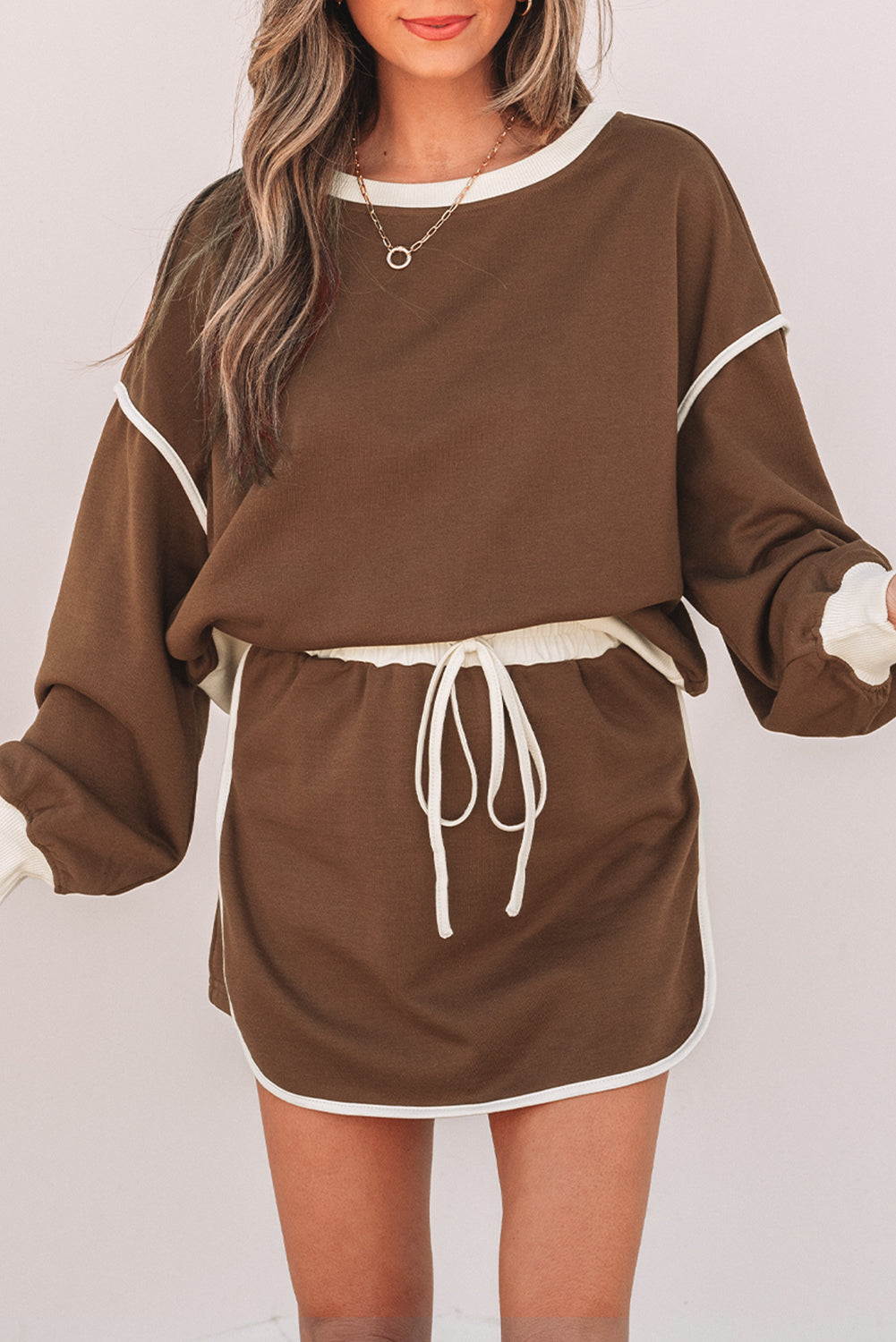 Evergreen Color Contrast Loose Pullover and Lace-up Waist Skort Set Two Piece Sets/Two Piece Dresses