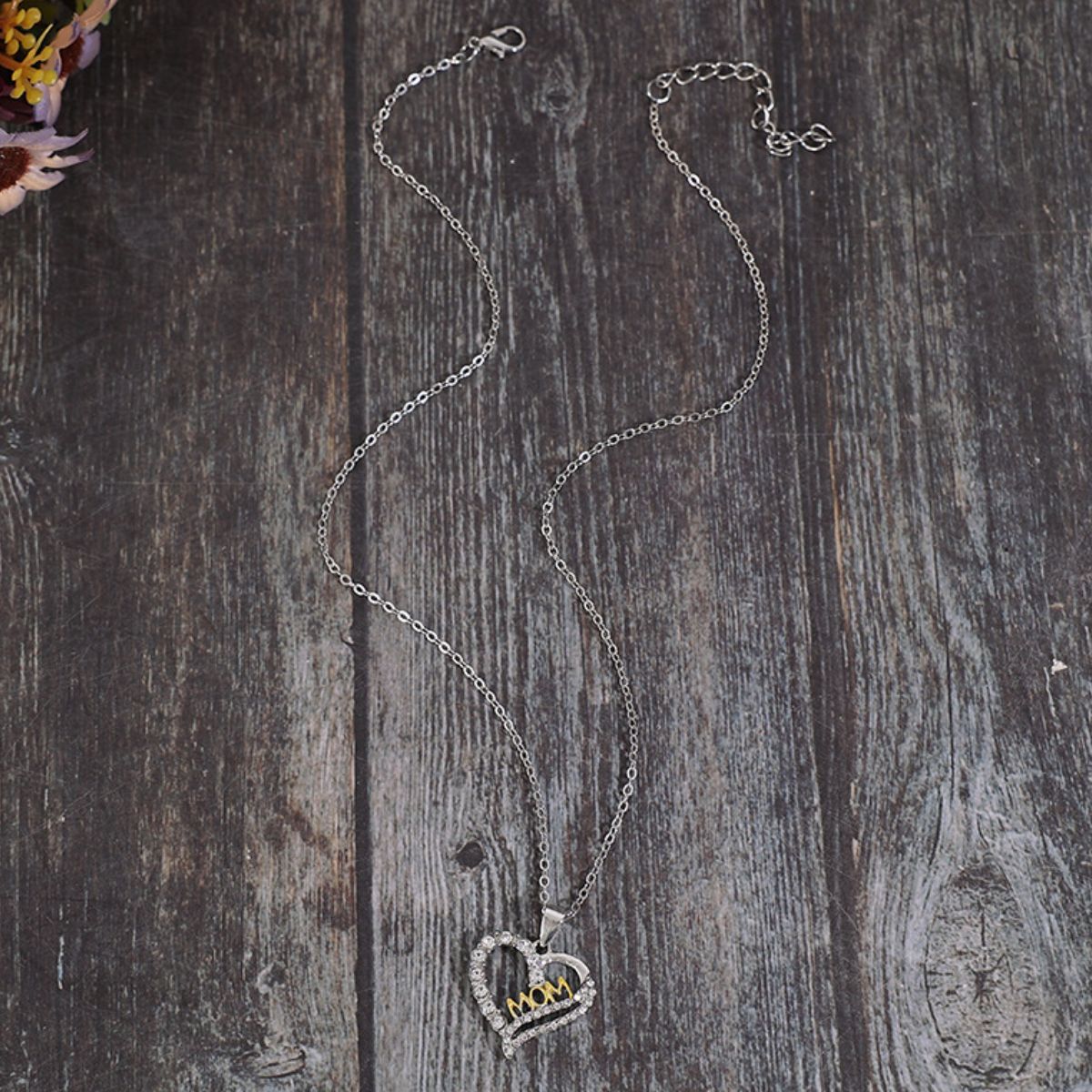 Alloy Inlaid Zircon Heart Pendant Necklace 
