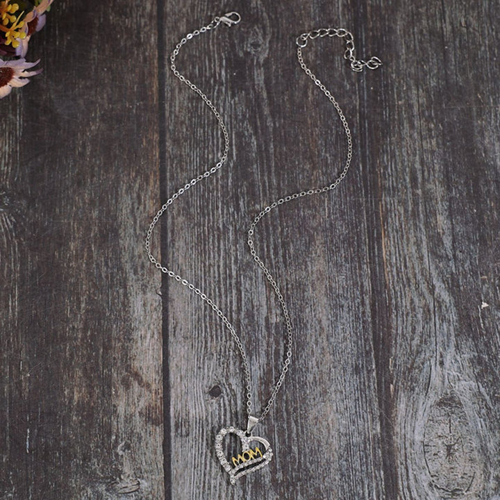 Alloy Inlaid Zircon Heart Pendant Necklace 