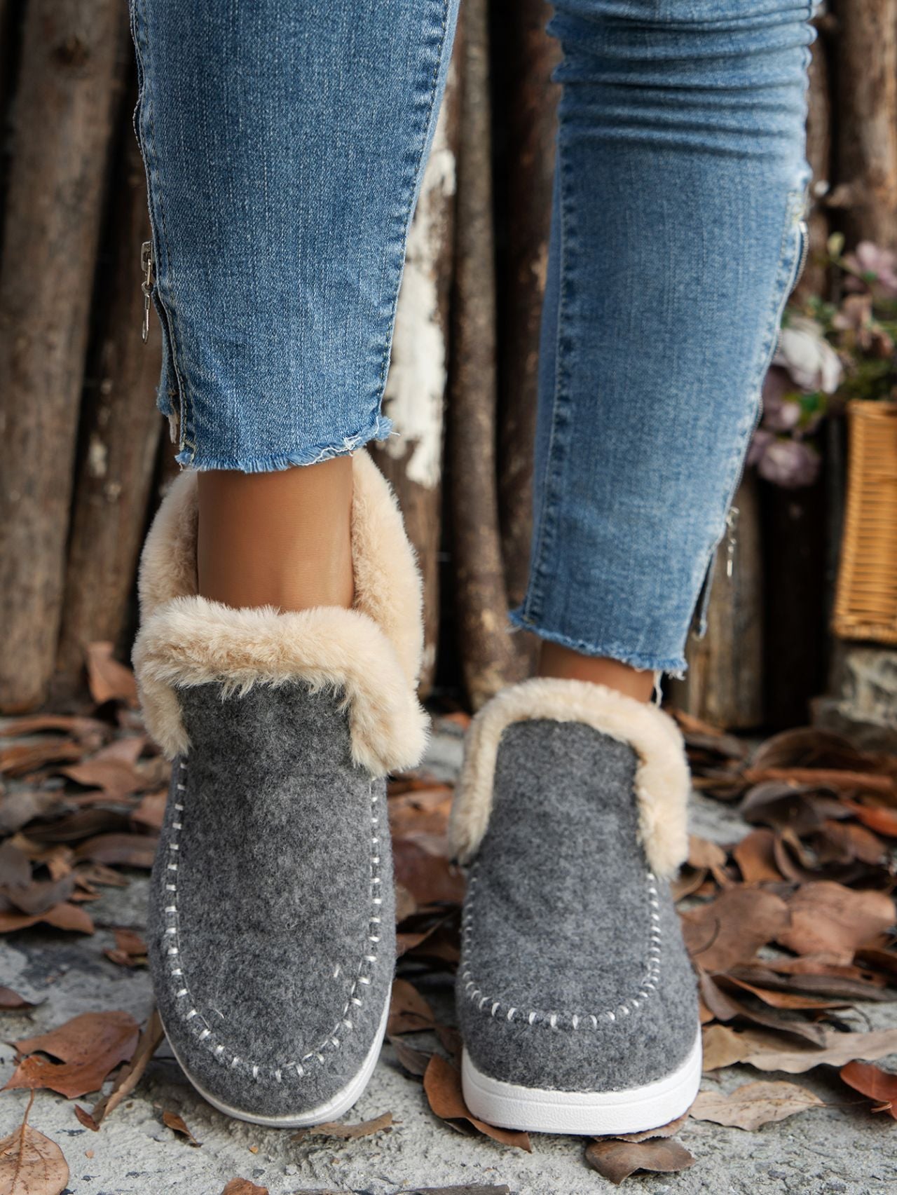 Furry Suede Round Toe Flat Sneakers 