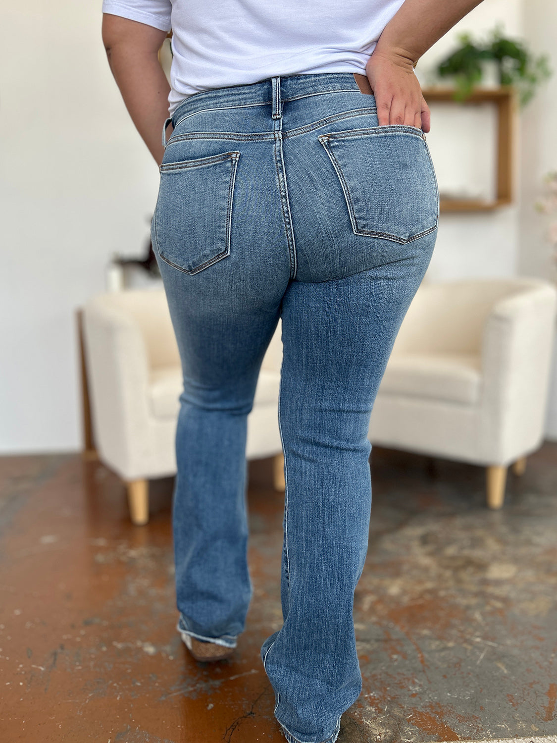 Judy Blue Full Size Mid-Rise Waist Straight Jeans 