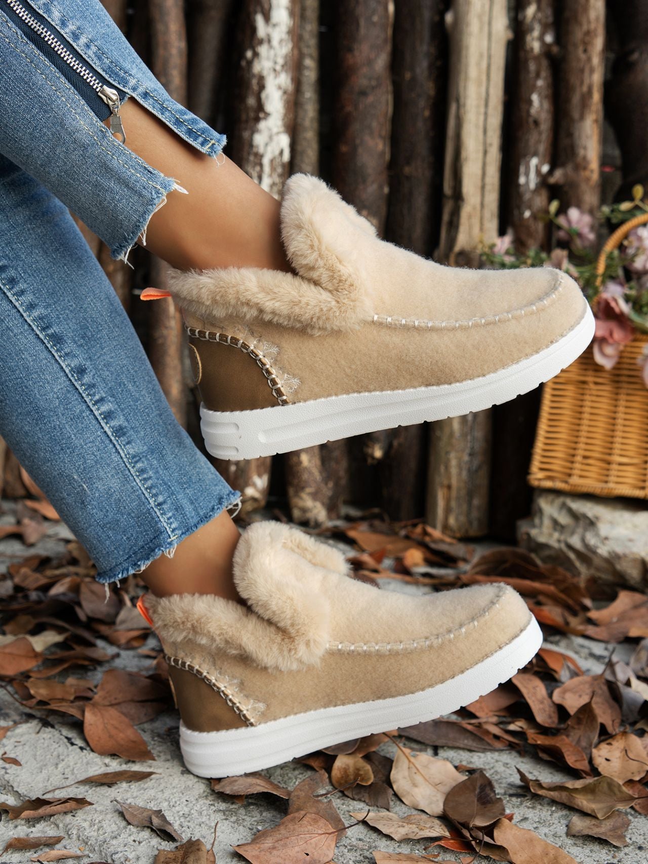 Furry Suede Round Toe Flat Sneakers 
