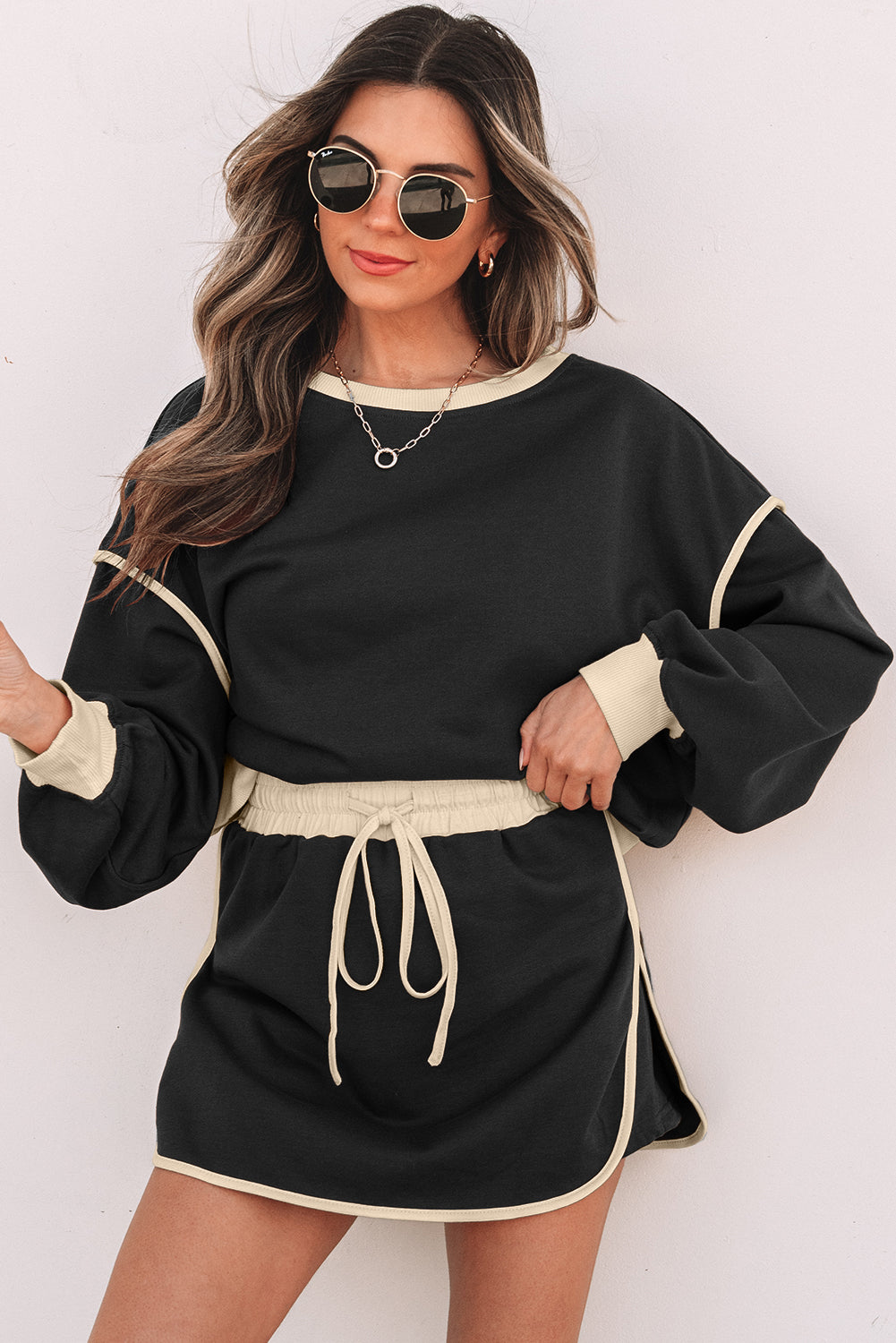 Evergreen Color Contrast Loose Pullover and Lace-up Waist Skort Set Two Piece Sets/Two Piece Dresses