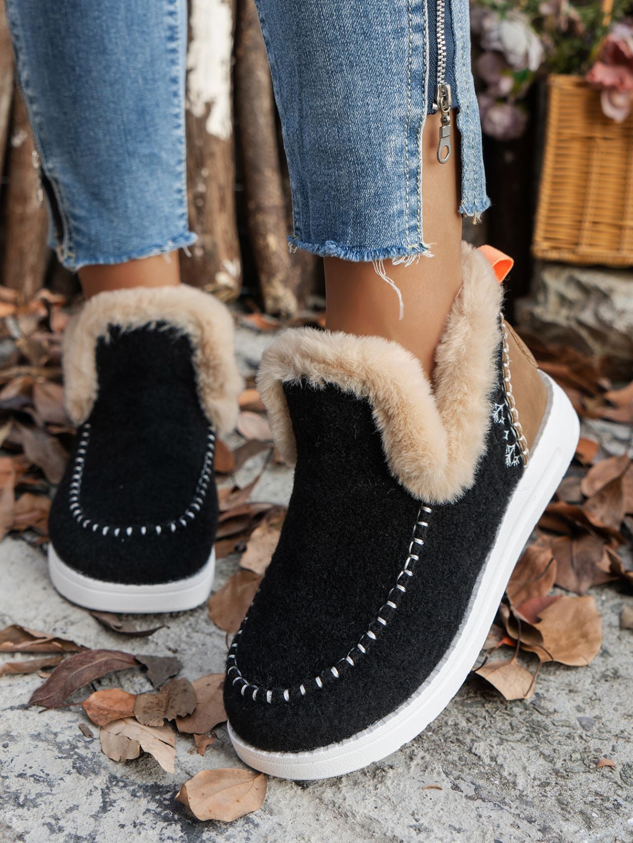 Furry Suede Round Toe Flat Sneakers 