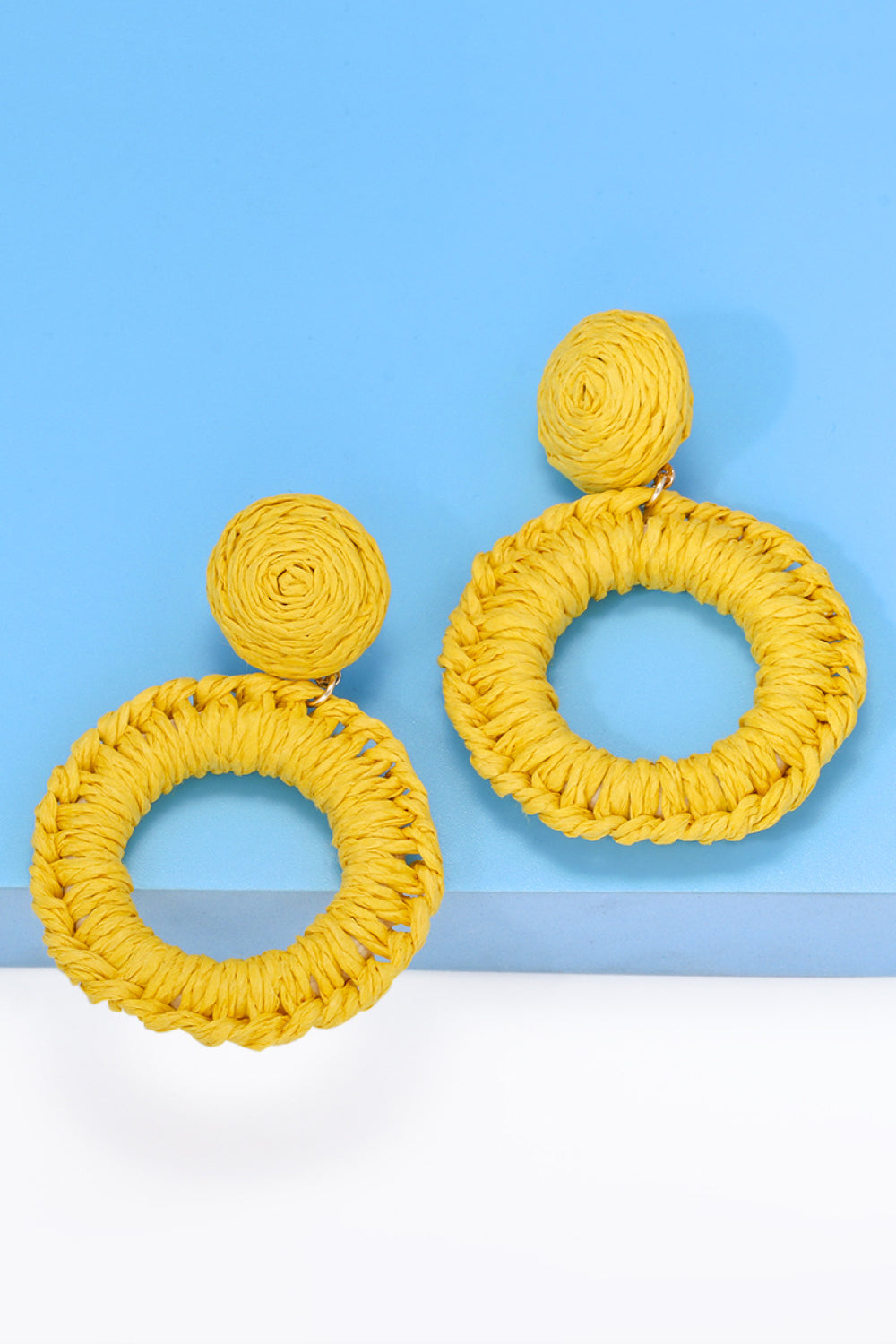 Round Shape Raffia Grass Dangle Earrings 