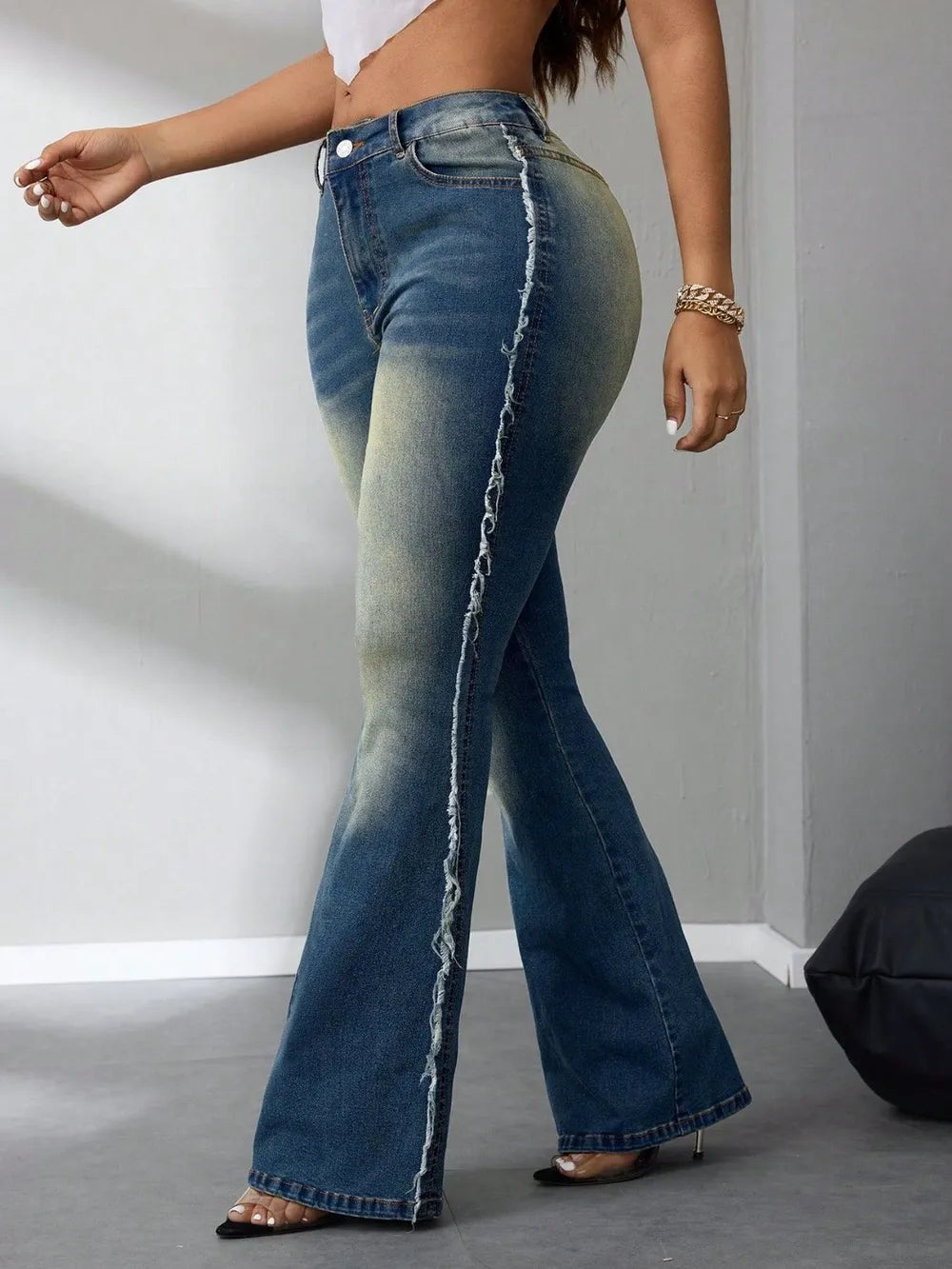 Side Raw Hem Flare Jeans 