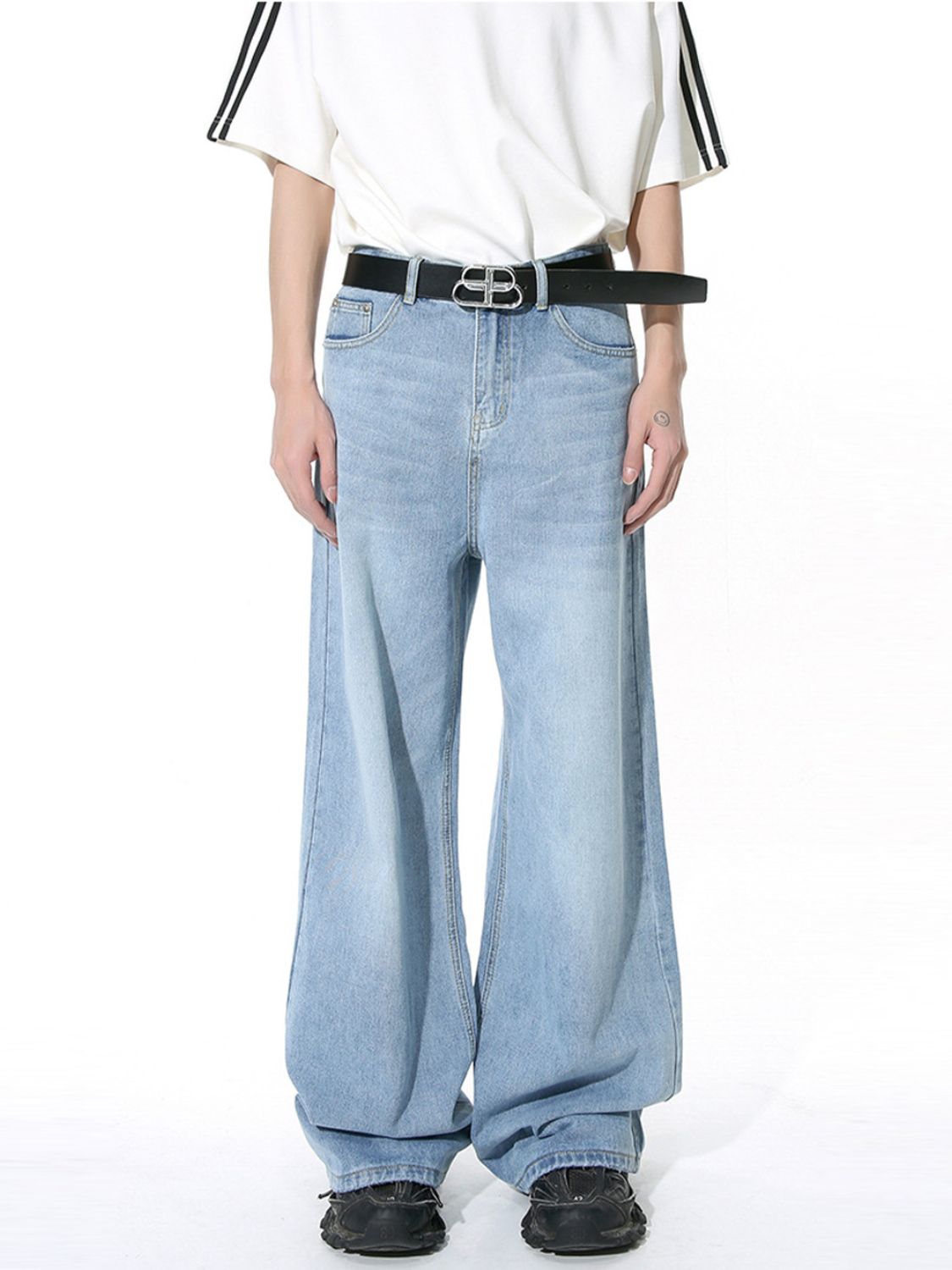 Wide Leg Jeans with Pockets 