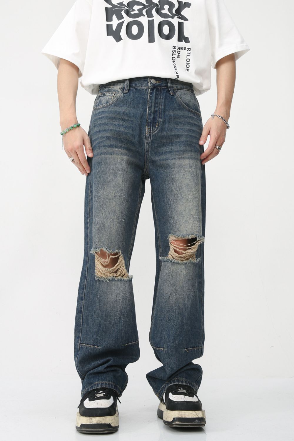 Distressed Jeans with Pockets 
