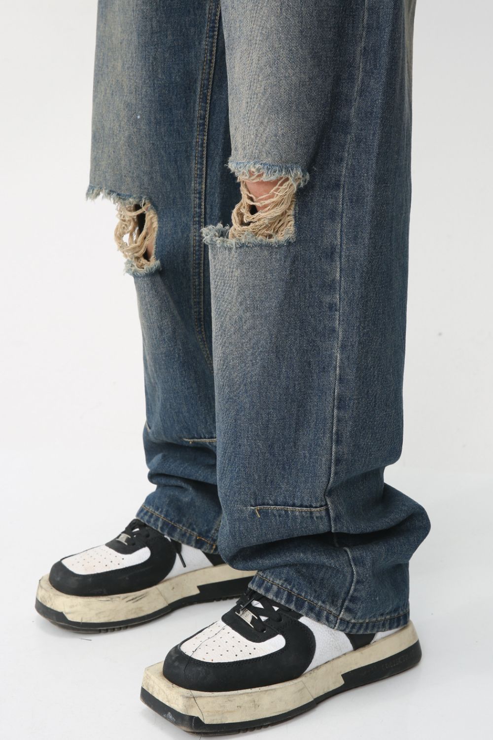 Distressed Jeans with Pockets 